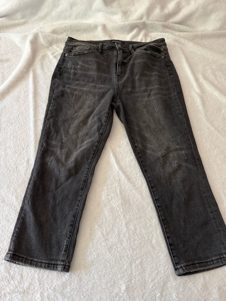 Judy Blue Skinny Fit Grey Stretch Distressed Capris 11/30 Size 11